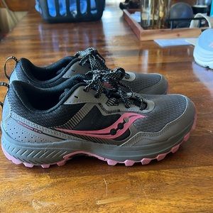 Women’s saucony sneakers